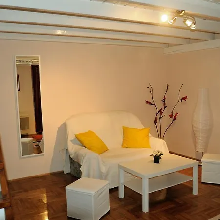 Chain Bridge Apartment *
